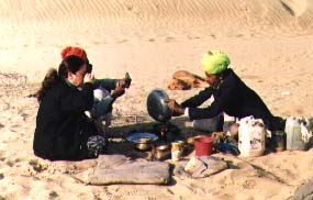 [Lunch in the desert]